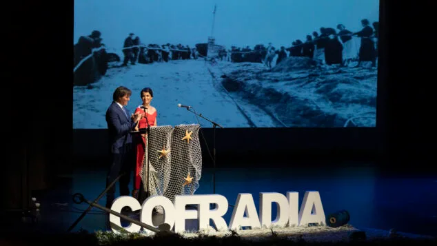 paco avargues garcia patron mayor de la cofradia de pescadores de calp y mariola mulet concejala de mar y pesca en la gala