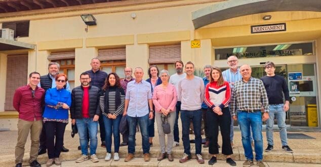 Imagen: Representantes de Compromís en Xaló tras el incendio de Tàrbena