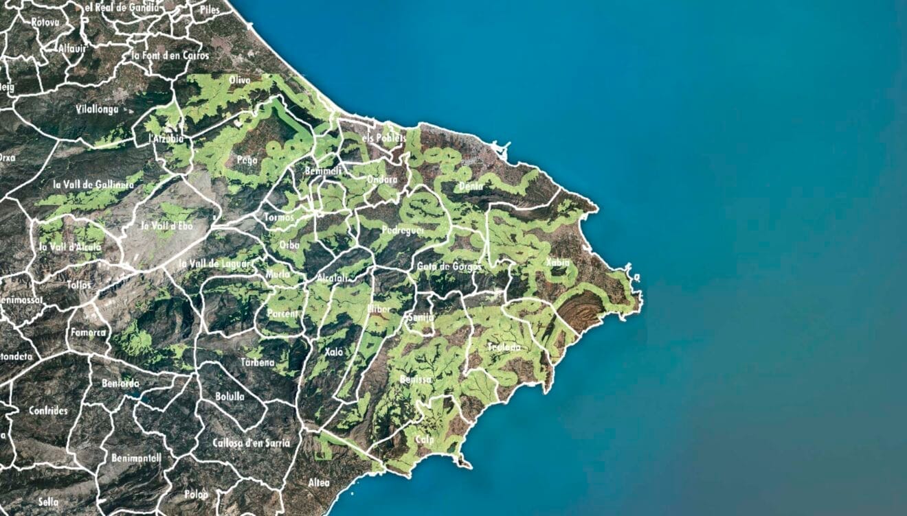 Reproducción del mapa de la Marina Alta de GVA que marca las zonas dentro de los 500 m respecto a terreno forestal donde no se permite la quema agrícola