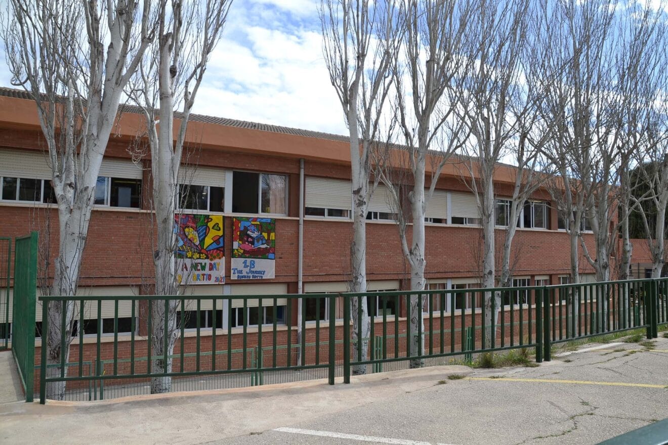 Una de las fachadas del CEIP Azorín de Calp