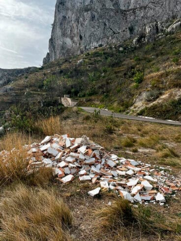 Vertidos de escombros en Alpatró, la Vall de Gallinera