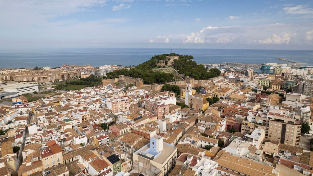 Vista aérea de Dénia y el Castillo