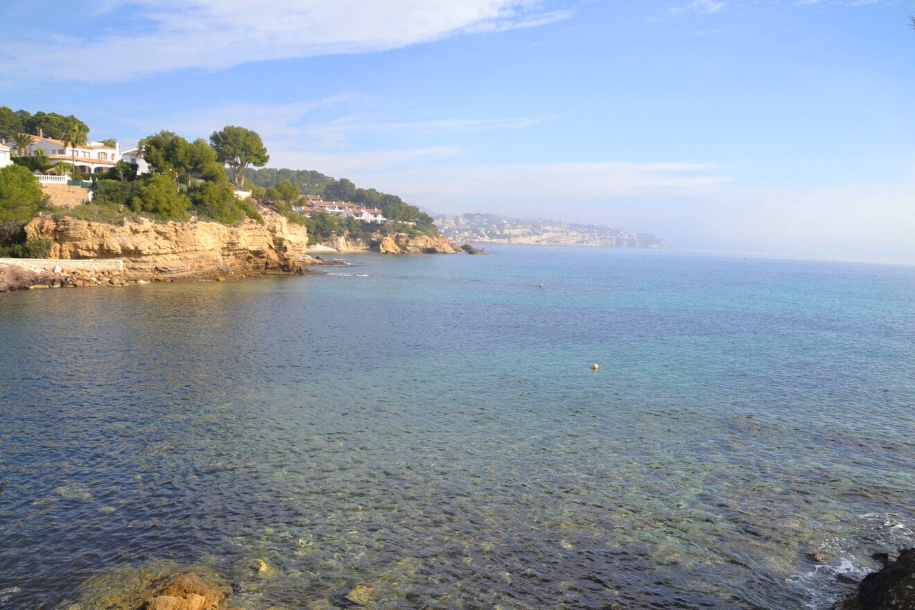 Aguas en la playa de la Fustera de Benissa