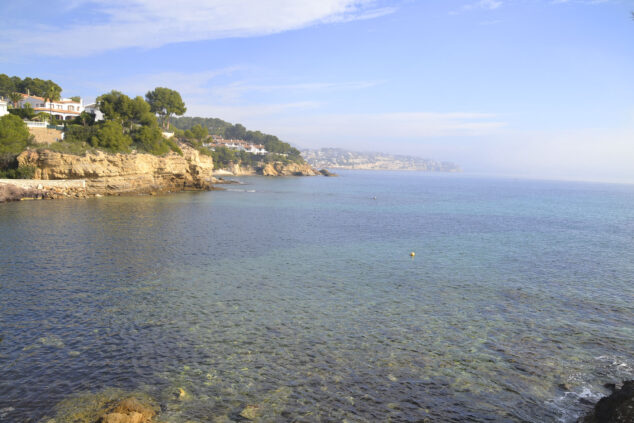 Imagen: Aguas en la playa de la Fustera de Benissa