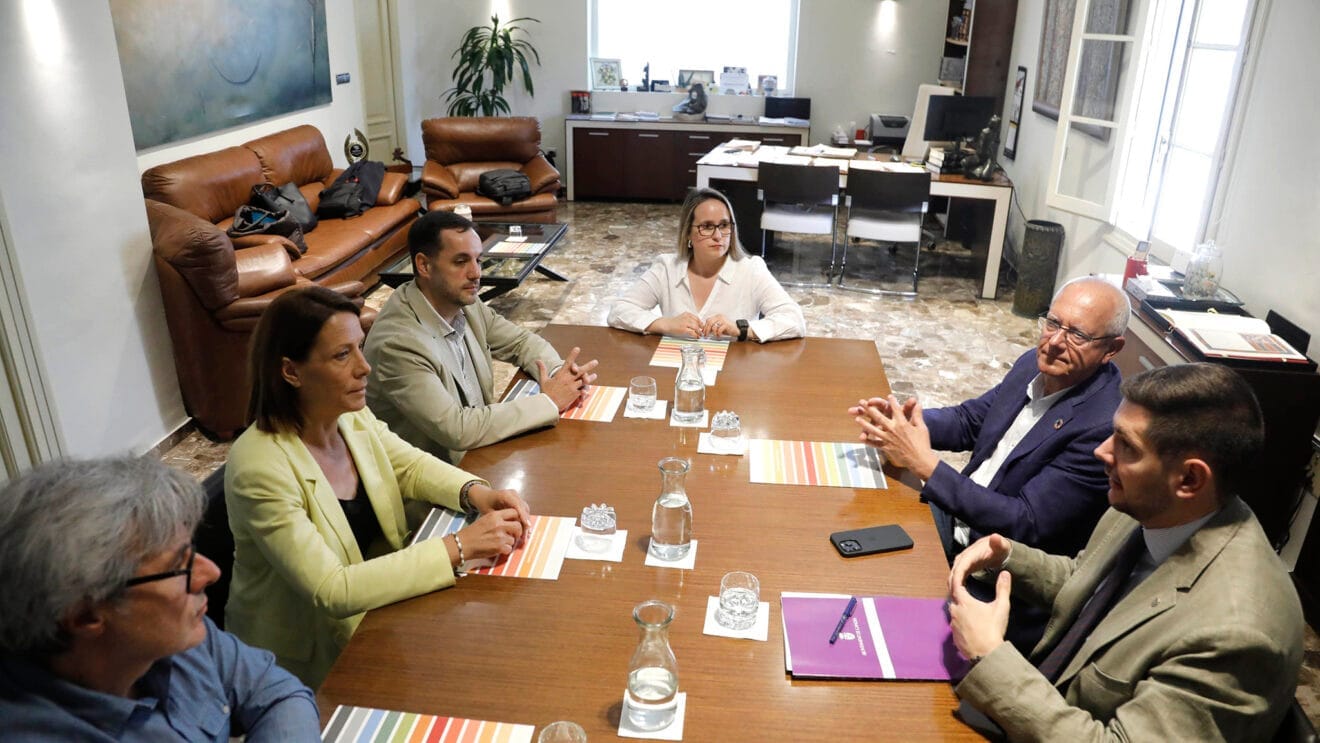 Alcaldes de La Marina y La Safor se reunen en Dénia dest