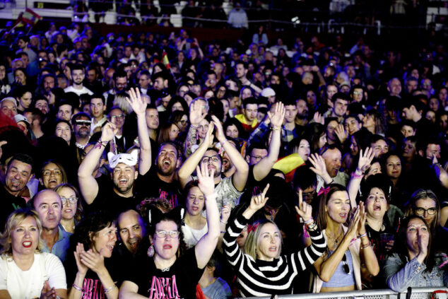 Imagen: Ambiente en la plaza de toros de Ondara en la Europarty