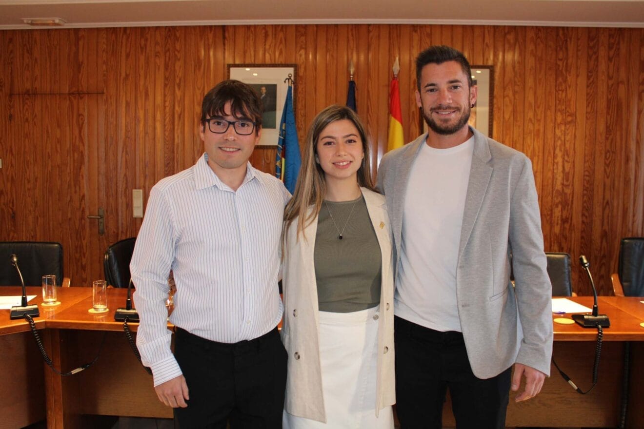 Àngels Grimalt Vives junto a sus compañeros de Compromís en el Ayuntamiento de Ondara, Jordi Dominguis y Lluís Fornés