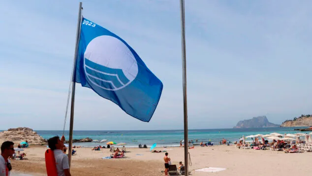 Imagen: Bandera azul en Teulada Moraira en 2023 (archivo)