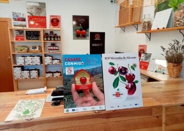 Cartelería de Cerezas de la Montaña de Alicante