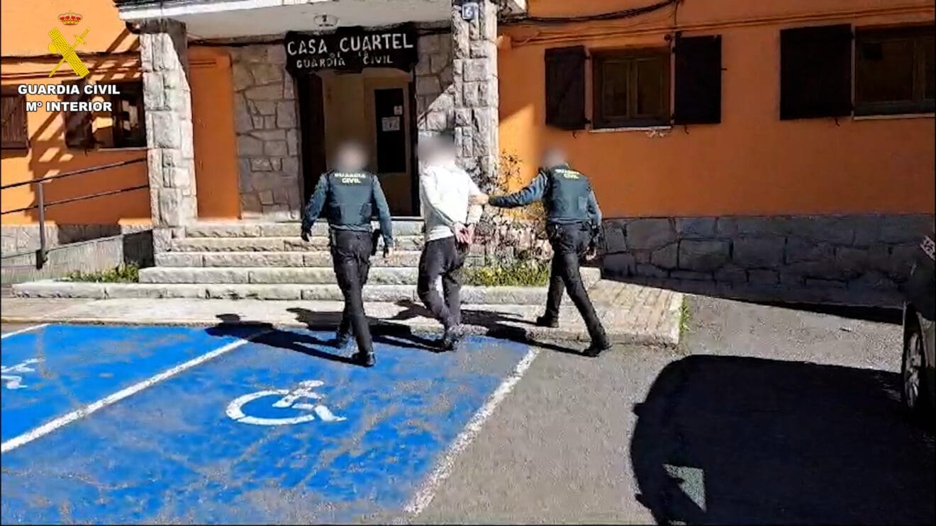 Detenido entrando en el cuartel