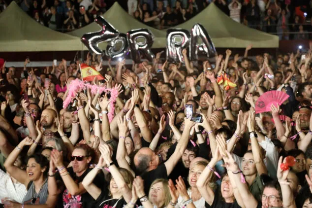 el publico en ondara con la actuacion de nebulossa en eurovision 2024