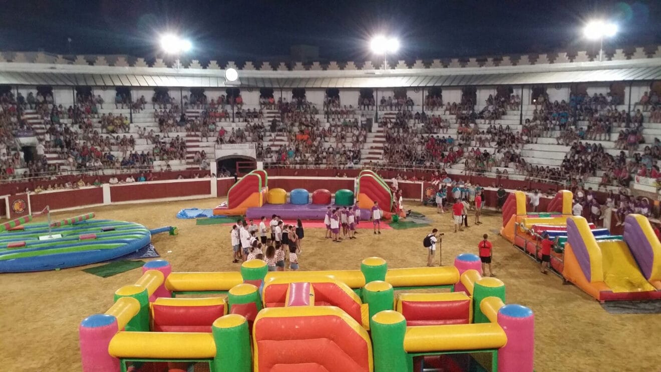 Hinchables en la Plaza de Toros de Ondara