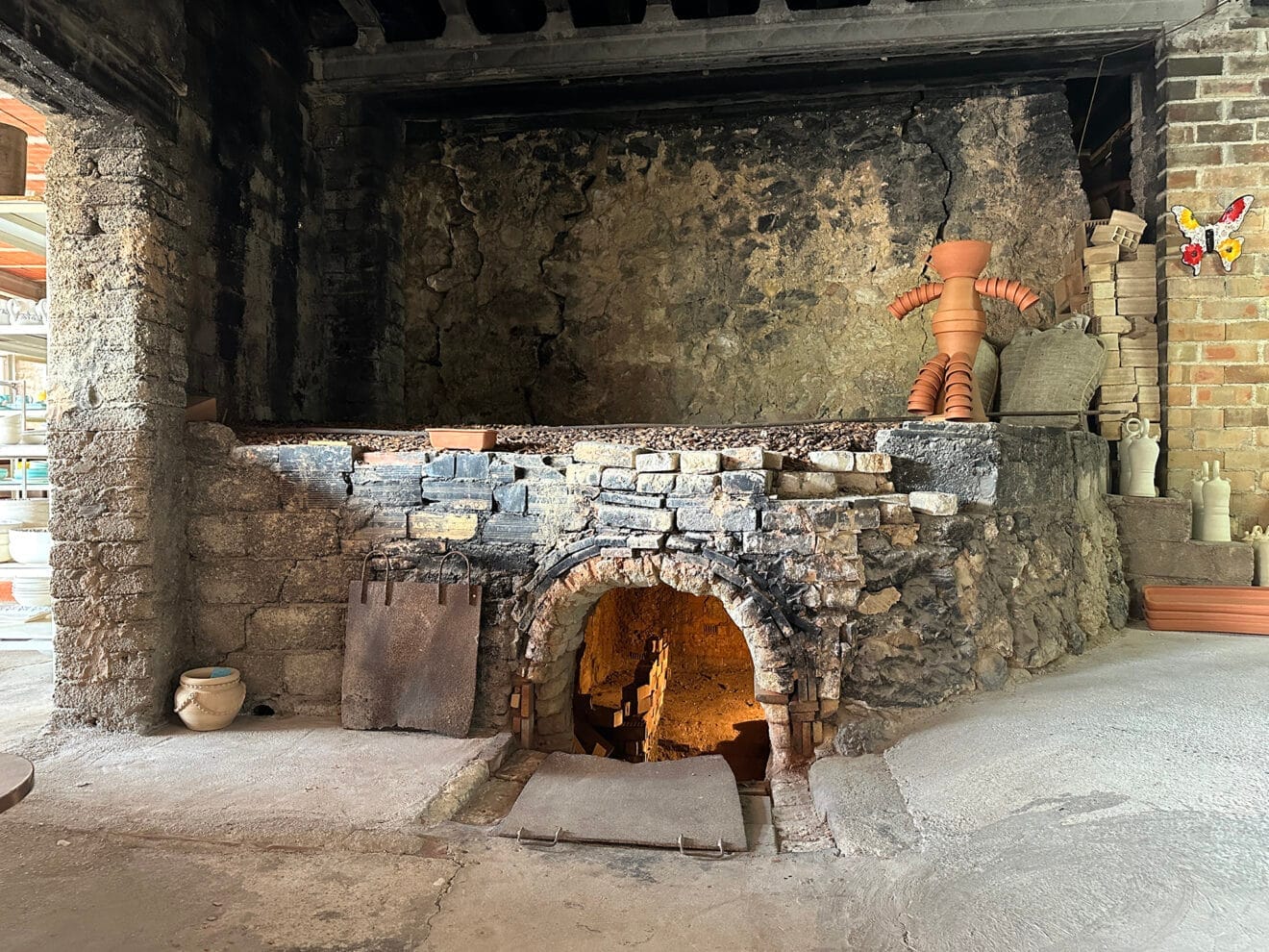 Horno antiguo para cocer las piezas en Alfarería Berenguer (Orbalfar)