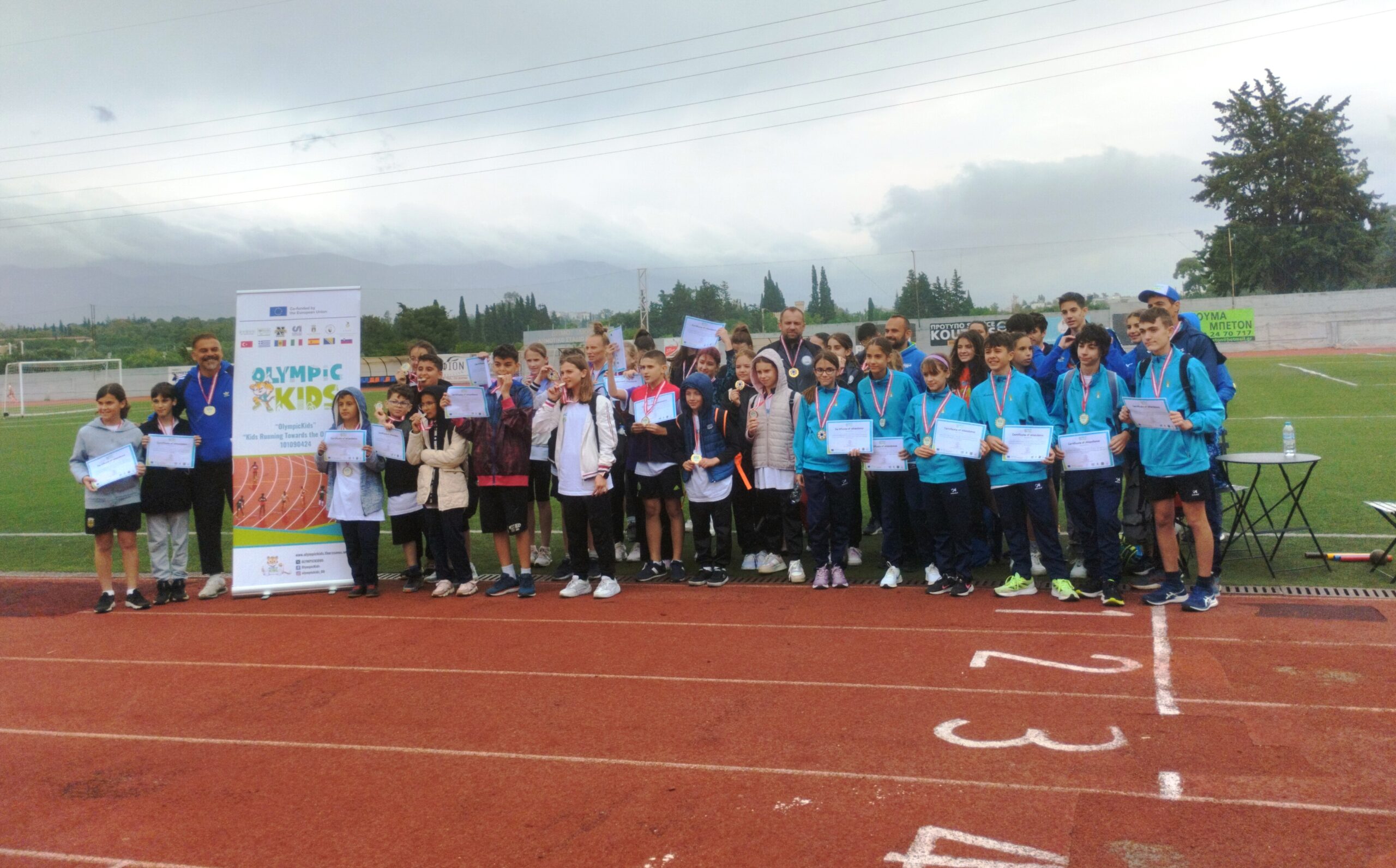 jovenes atletas en el olimpickids scaled