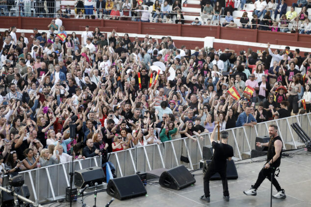 Imagen: La plaza de toros de Ondara durante el concierto de OBK previo a Eurovisión 2024