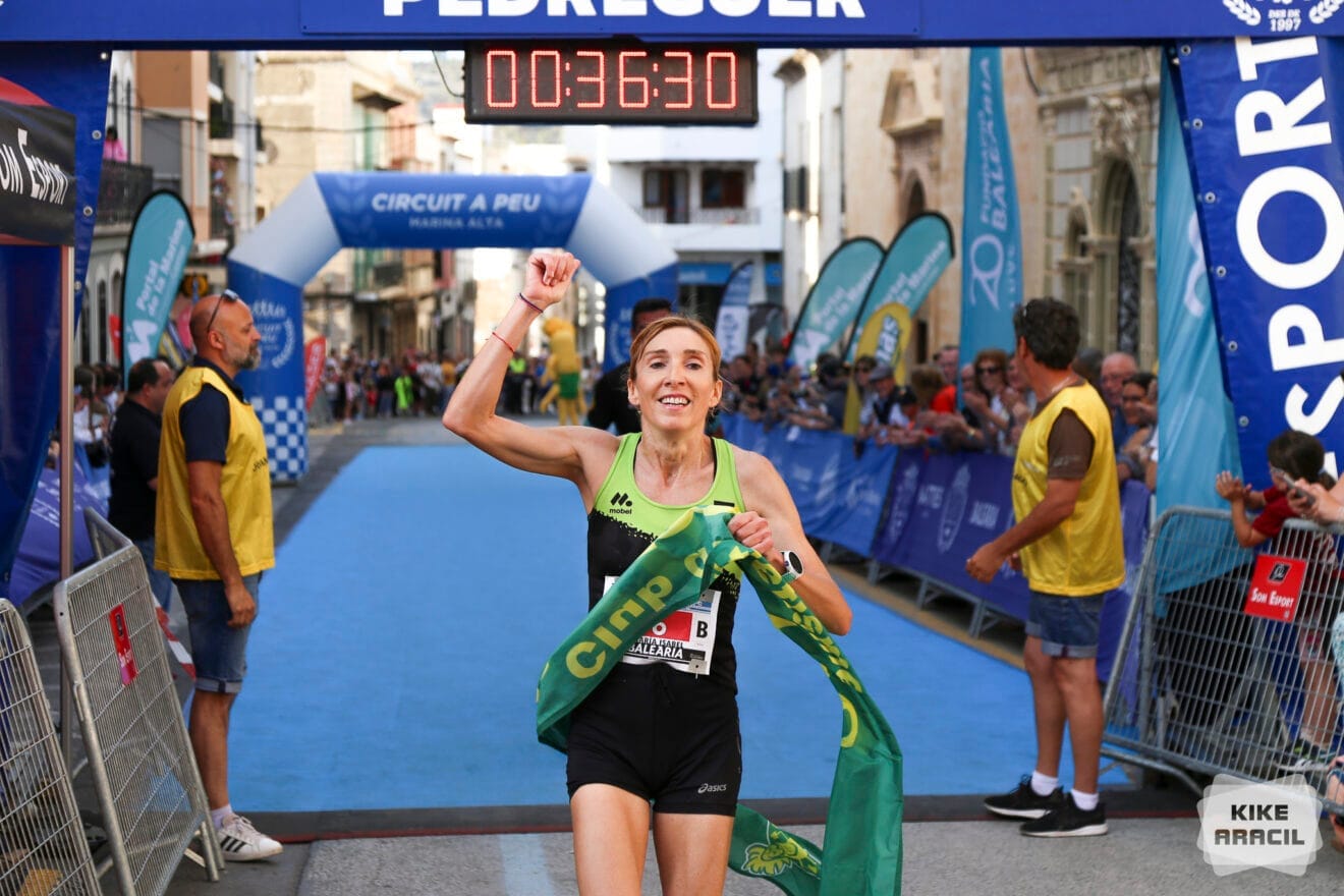 Mª Isabel Ferrer gana la Volta a Peu Pedreguer