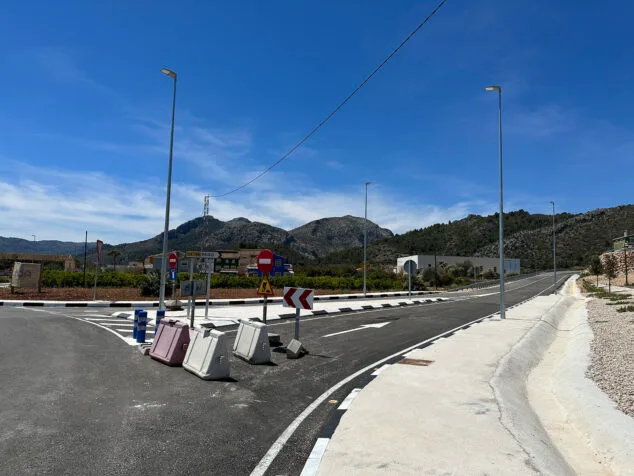El proyecto colosal de la Diputación que trae de cabeza a la Rectoria desde hace 3 años: ¿tan necesario era? 4 Imagen: Nuevo acceso a Pego desde el Ràfol d'Almúnia cortado