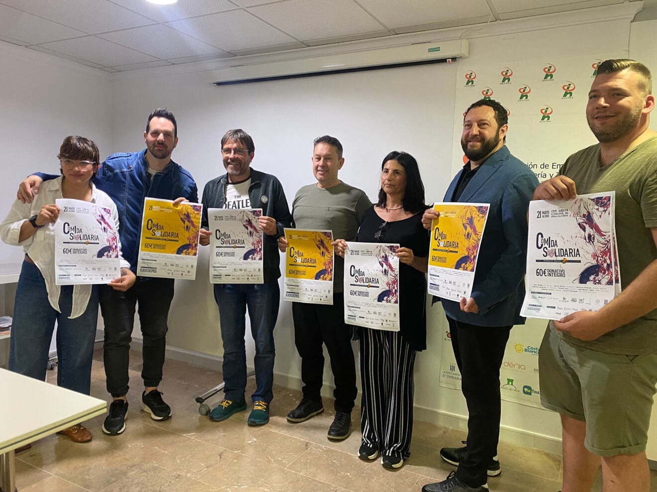 Presentación de la comida solidaria en AEHTMA