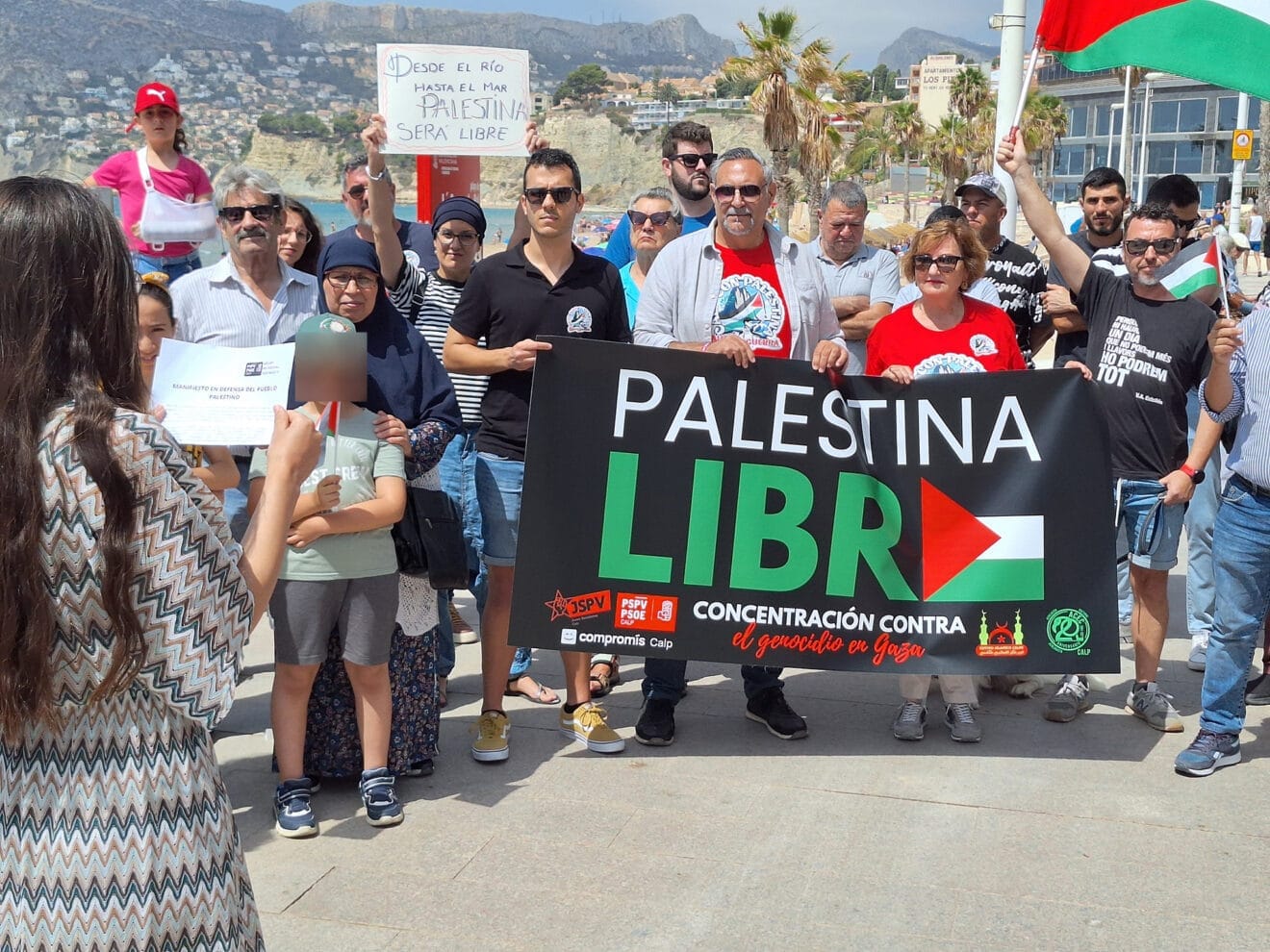 Protestantes en Calp este domingo
