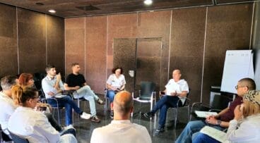 Representantes de Compromís reunidos con personal del Departamento de Salud de Dénia