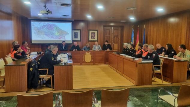 Imagen: Reunión para coordinar la campaña de prevención de incendios en el Parque natural del Macizo del Montgó