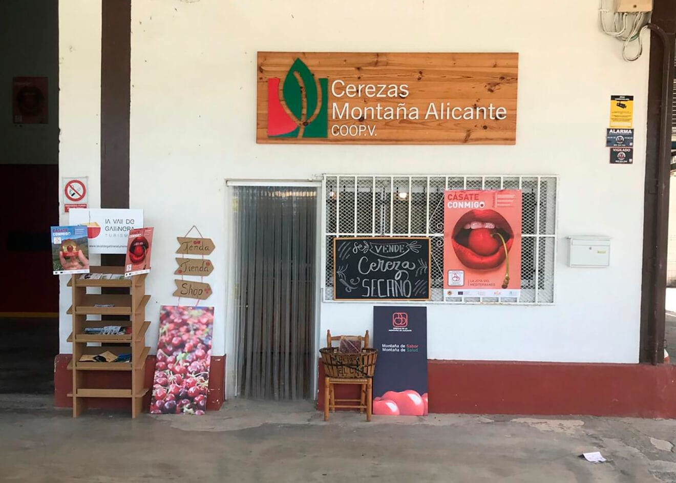 Sede de la Cooperativa Cerezas de la Montaña de Alicante en Alpatró, La Vall de Gallinera