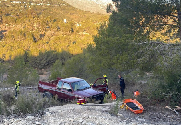 Imagen: Varón atrapado bajo su coche en Benissa