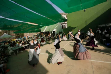 Actuación del Grup de Danses Mallorquines Escola de Ball de Galilea, de Puigpunyent, en la XXI Festa de la Cirera de la Vall de Gallinera