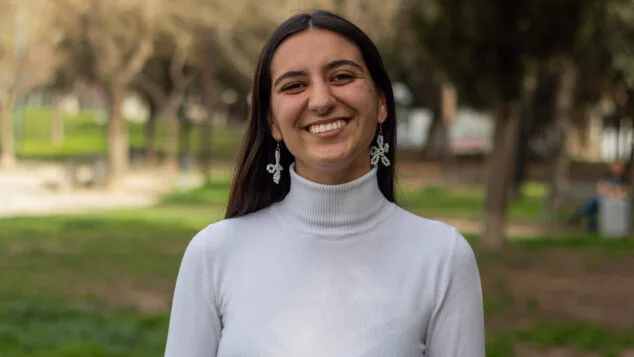 Ana Quinto, pegolina de Ara Repúbliques en las europeas: «La Marina se juega mucho, nos venden como el bar de Europa» 1 Imagen: Ana Quinto i Salort, pegolina del Jovent Republicà en Ara Repúbliques