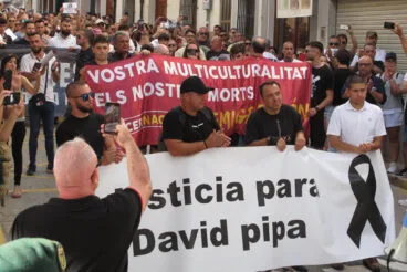 Asistentes a la manifestación en Gata