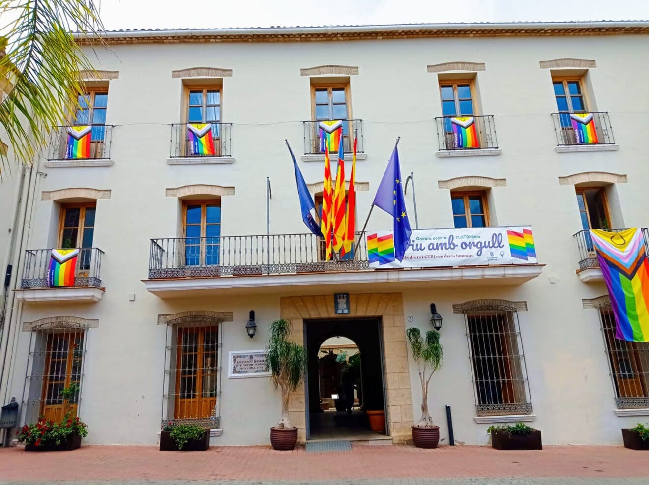 Ayuntamiento de Ondara por el Día Internacional del Orgullo LGBT