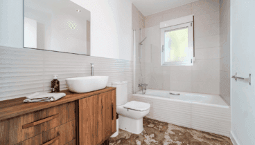 Baños modernos y minimalistas durante tus vacaciones