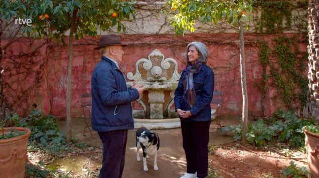 Imagen: Conversación en el Jardín de l'Albarda en el programa 'Jardines con historia' de RTVE