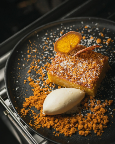 Creación exquisita de repostería para culminar una velada en Dénia