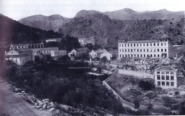 el sanatorio hacia 1927 con el pabellon santa isabel en construccion foto del libro fontilles el modelo valenciano de colonia sanitaria