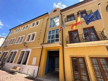fachada del ayuntamiento de gata de gorgos archivo