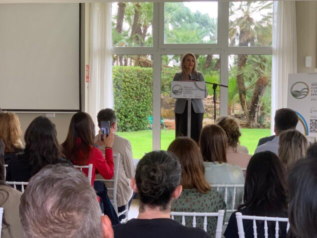 Imagen: Nuria Montes en la inauguración de la Jornada Medios de Comunicación y Turismo deportivo en Xàbia