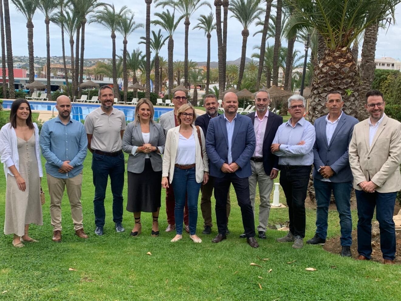 Autoridades y ponentes en la Jornada Medios de Comunicación y Turismo deportivo en Xàbia