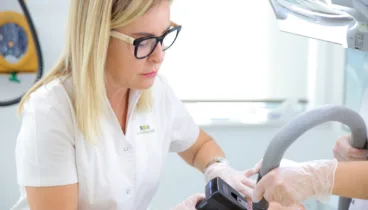 laura castelblanque fundo su propia clinica con la que ofrecer servicios y tratamiento innovadores para el cuidado de la piel