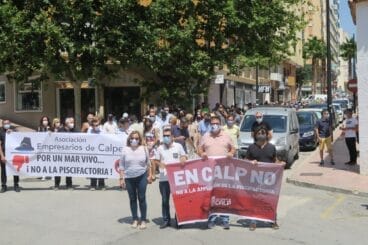 manifestacion contra la ampliacion de la piscifactoria de calp