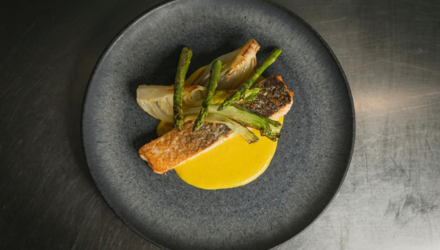 pescado del dia a la plancha con producto selecto de la lonja de denia