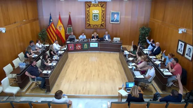 Calp aprueba la suspensión de licencias para cambio de uso de locales comerciales a viviendas con la oposición del PP 1 Imagen: Pleno de este martes