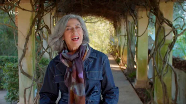 Imagen: Presentadora de 'Jardines con historia' en el Jardín de l'Albarda de Pedreguer