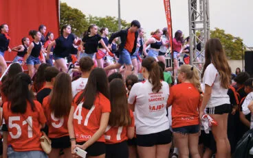 Público ante uno de los bailes en la Gala del Deporte de Pego 2024