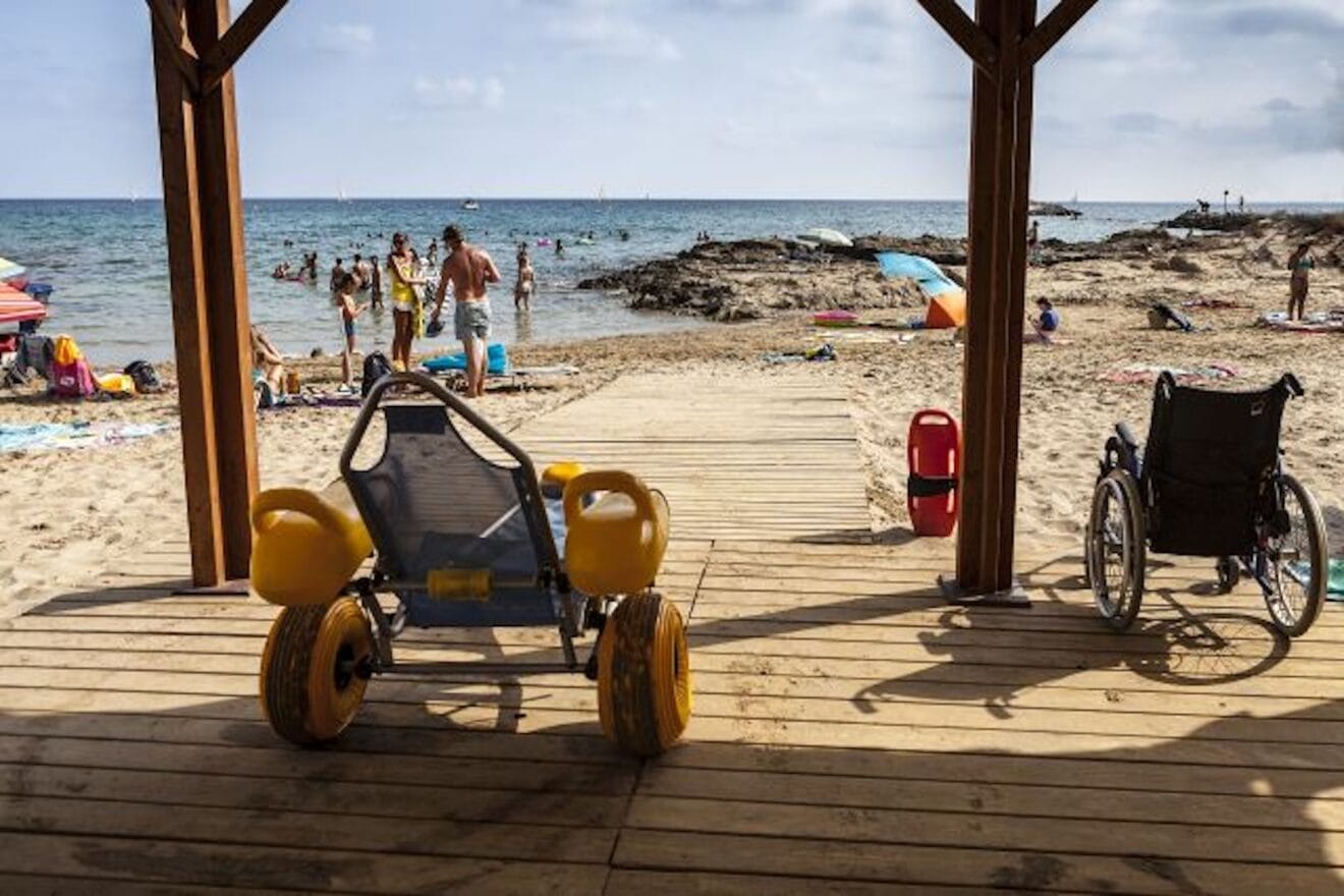 Silla anfibia para el baño adaptado de Calp