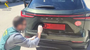 Uno de los vehículos recuperados por la Guardia Civil