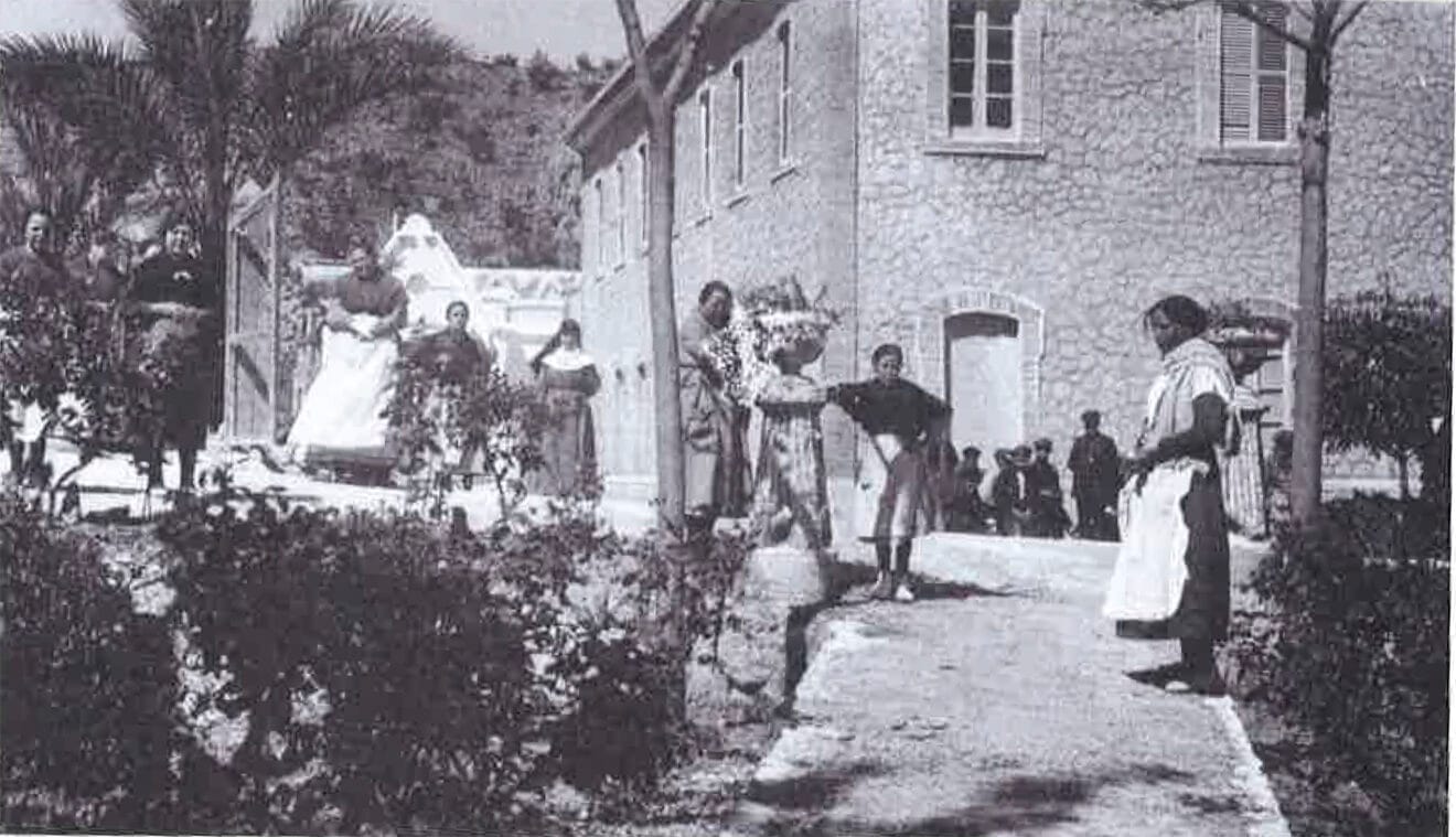 Usuarios de Fontilles hacia 1924 -  Foto del libro 'Fontilles. El modelo valenciano de colonia sanitaria'