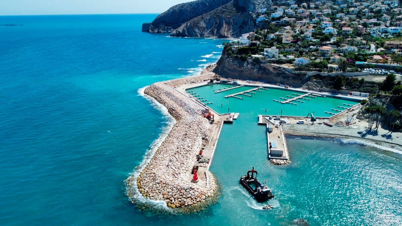 Vista de Puerto Blanco de Calp desde el cielo