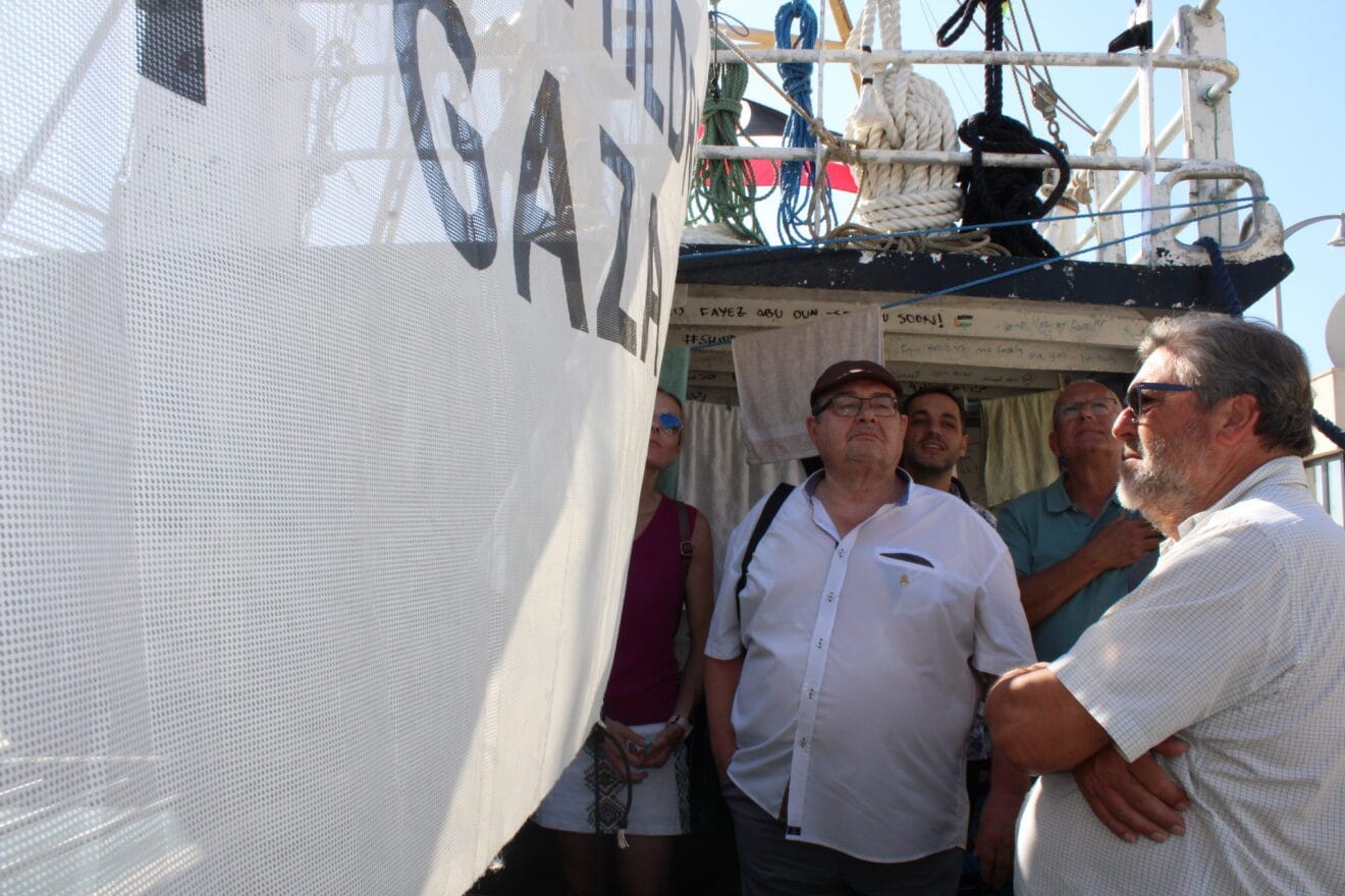 Visita al barco de Gaza en el Puerto de Dénia