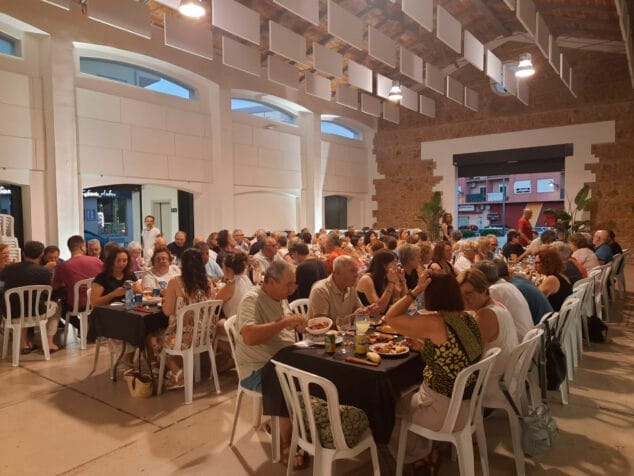 Imagen: Cena de verano de la Associació Cultural Ocell de Ondara